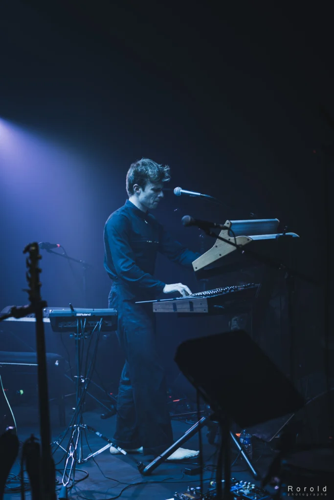 MUNE sur scène avec son Prophet et Moog, concert au Podium avril 2026